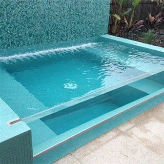 モダンなインフィニティプール